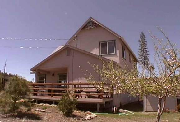 back porch.jpg (28314 bytes)